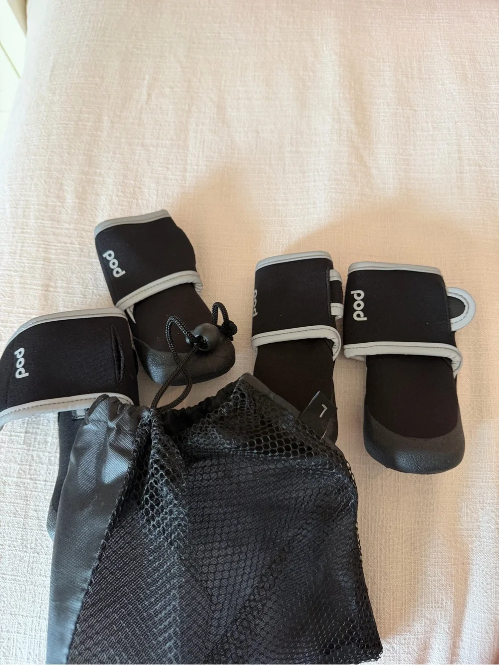 Pod Black Dog Boots with Gray Trim - Pack of 4